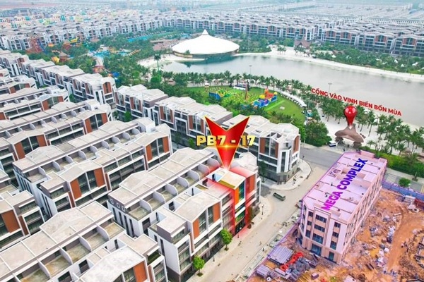 PHỐ BIỂN 7-17 GẦN CỔNG VÀO VỊNH BIỂN BỐN MÙA